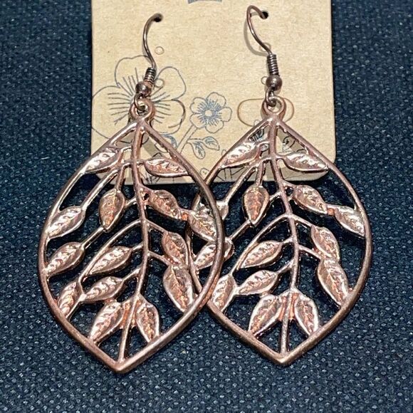 Leaf hanging earrings - Picture 2 of 3